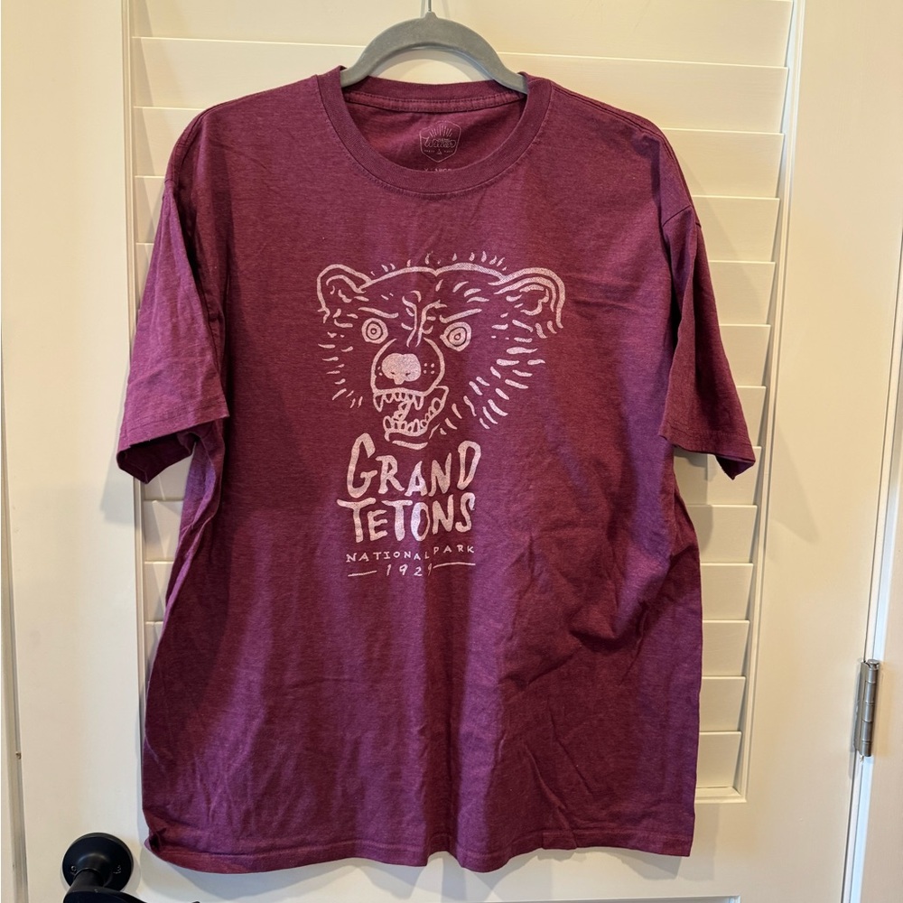 Grand Tetons Graphic T-Shirt in Purple